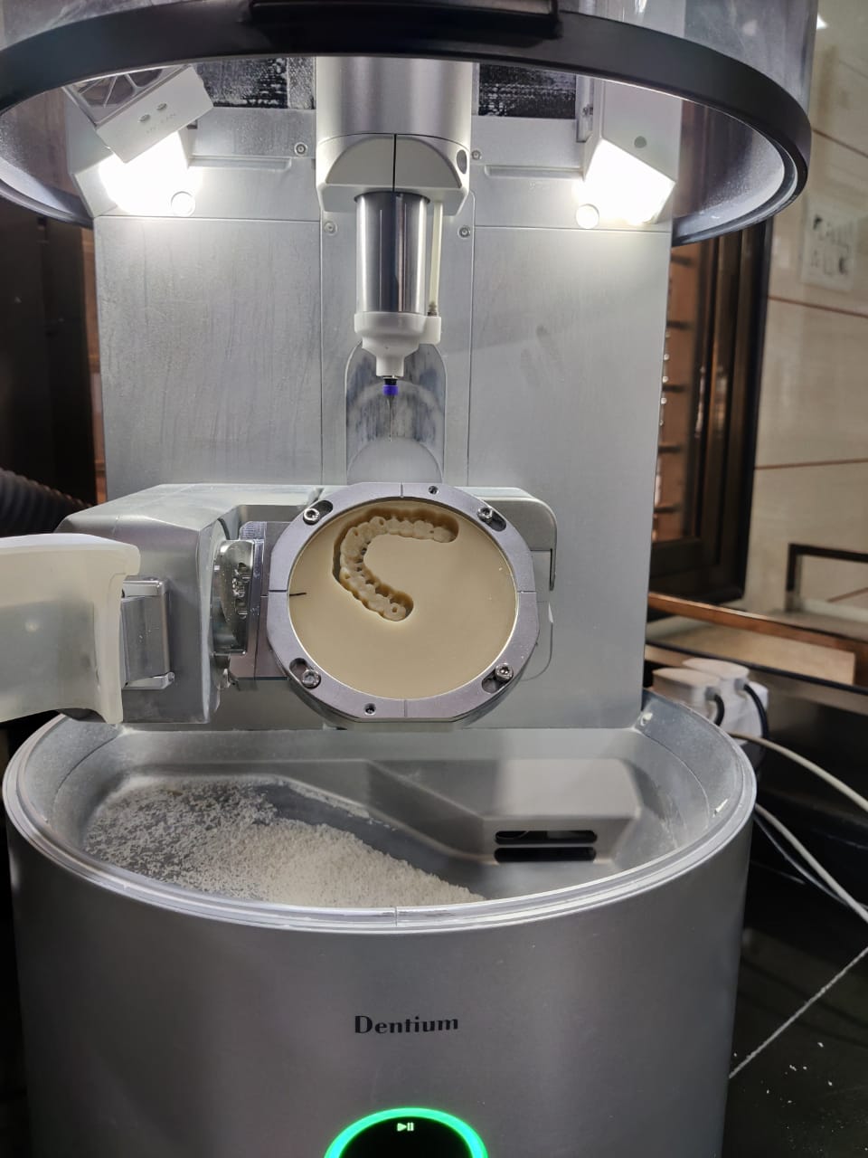 Dentium Rainbow Mill-Zr 2nd 5-axis dry milling machine